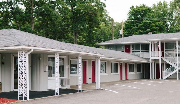 Grand Traverse Motel - From Web Listing (newer photo)